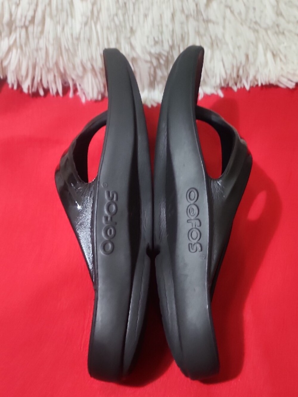 OOFOS Oolala Black Women’s Foam Flip Flop Sandals - Picture 6 of 10